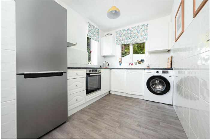 2 Bedroom Flat For Sale In Levanne Place, Gourock, PA19