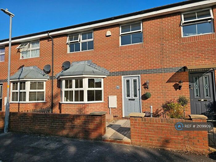 4 Bedroom Terraced House To Rent In St. Austell Way, Swindon, SN2
