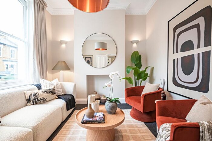 4 Bedroom Detached House For Sale In Dalyell Road, London, SW9