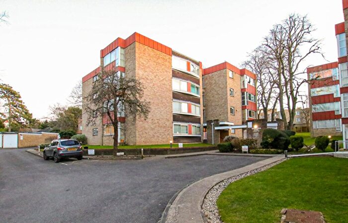 2 Bedroom Flat To Rent In White Lodge Close, Sutton, SM2