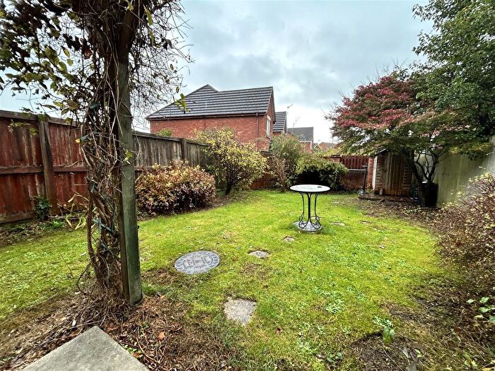 3 Bedroom Property To Rent In Weavers Close, Chippenham, SN14