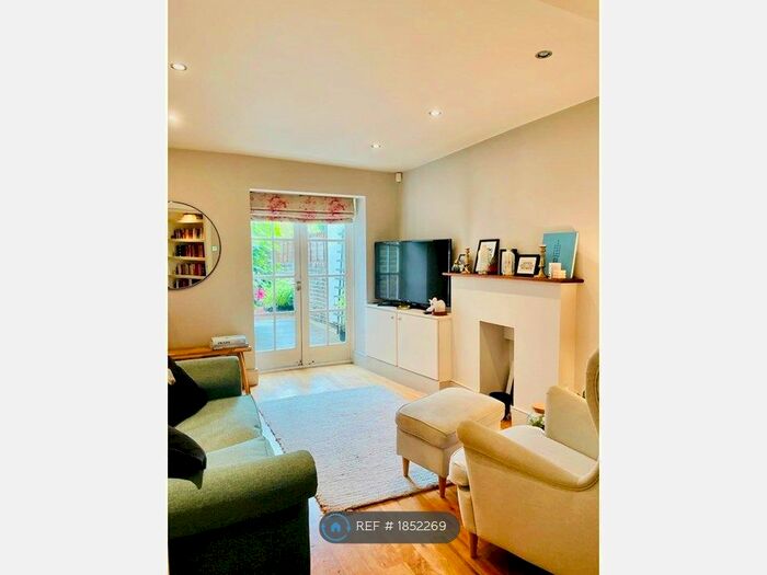 1 Bedroom Flat To Rent In Basement, London, N1