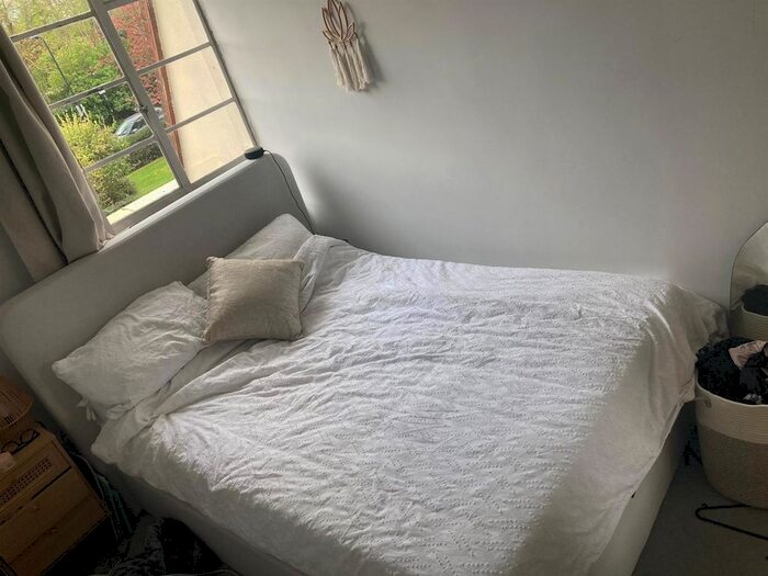 3 Bedroom Property To Rent In Greenway Close, London, N4