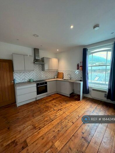 2 Bedroom Flat To Rent In Pier Street, Ventnor, PO38