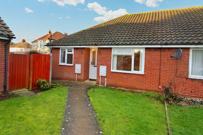 3 Bedroom Semi-Detached Bungalow To Rent In Gosford Way, Felixstowe, IP11