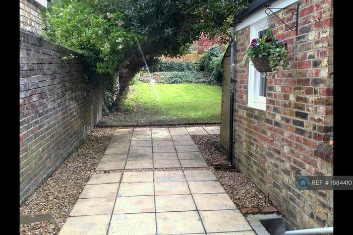 1 Bedroom Flat To Rent In York Road, Guildford, GU1