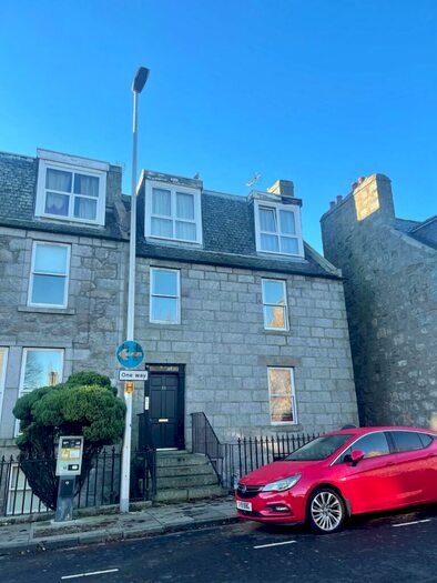 2 Bedroom Flat To Rent In Dee Street, City Centre, Aberdeen, AB11