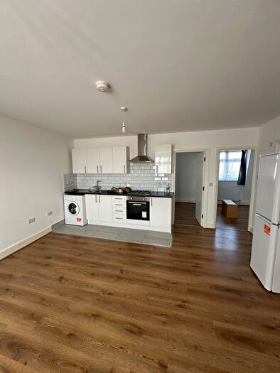 2 Bedroom Flat To Rent In Cranbrook Road, Ilford, IG1
