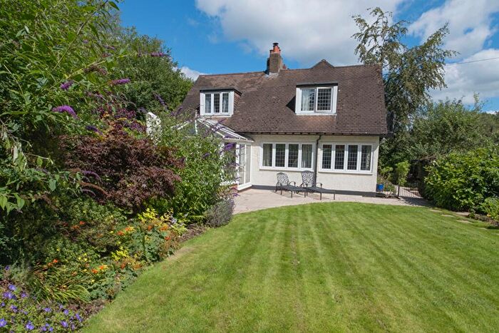 4 Bedroom Detached House For Sale In Bell Road, Haslemere, GU27