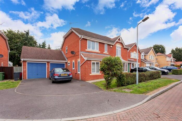 5 Bedroom Detached House To Rent In Hurworth Avenue, Slough SL3