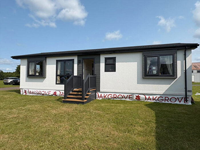 2 Bedroom Park Home For Sale In Swindon, Wiltshire, SN25