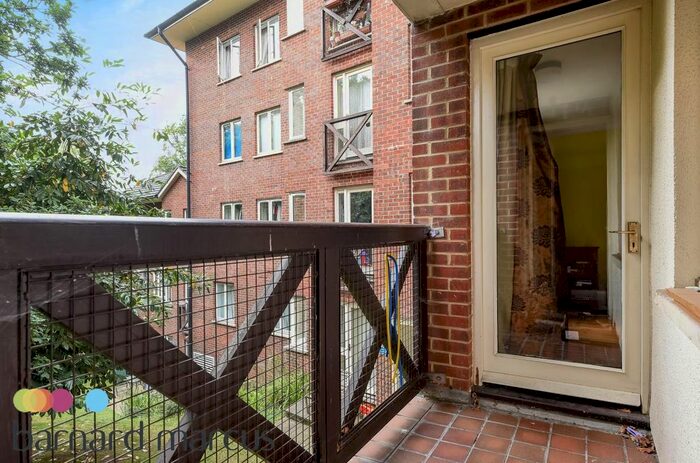 2 Bedroom Flat To Rent In Holden Road, North Finchley, London, N12