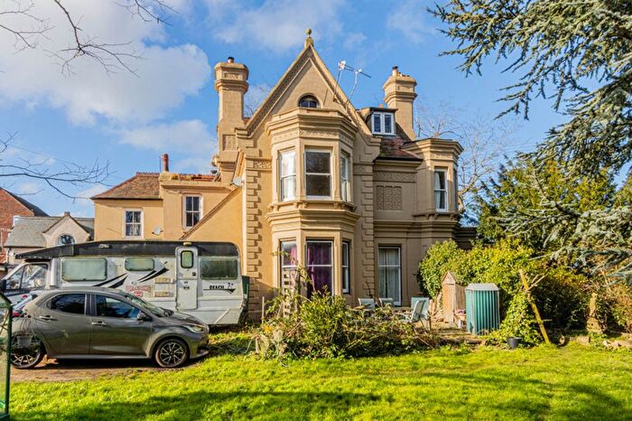 2 Bedroom Flat For Sale In Winnock Road, Colchester, CO1
