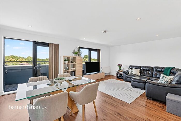 2 Bedroom Flat For Sale In Ewell Road, Surbiton, KT6