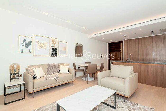 1 Bedroom Flat To Rent In Lincoln Square, Portugal Street, WC2A