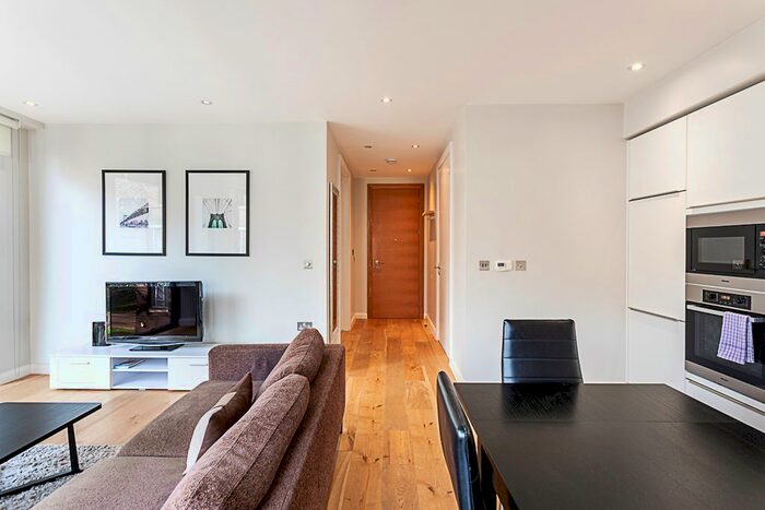 1 Bedroom Flat To Rent In Whetstone Park, London, WC2A