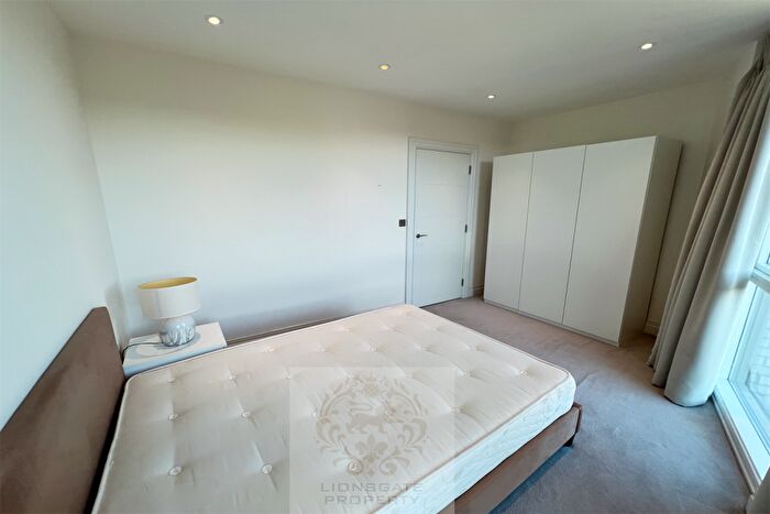 2 Bedroom Apartment To Rent In Queenshurst Square, Kingston, KT2