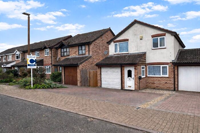 3 Bedroom Detached House For Sale In Cantle Avenue, Downs Barn, Milton Keynes, MK14