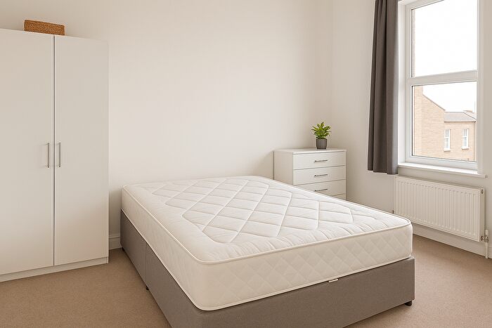 2 Bedroom Flat To Rent In Dryden Road, London, SW19