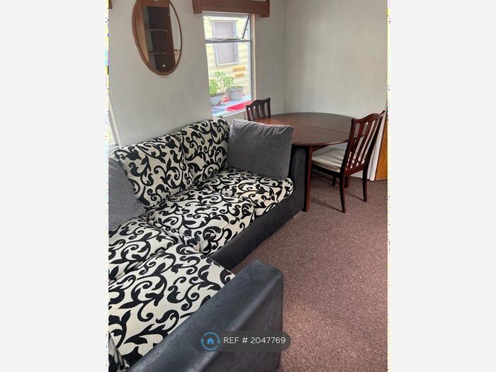 2 Bedroom Park Home To Rent In Commonfield Lane, Wokingham, RG40