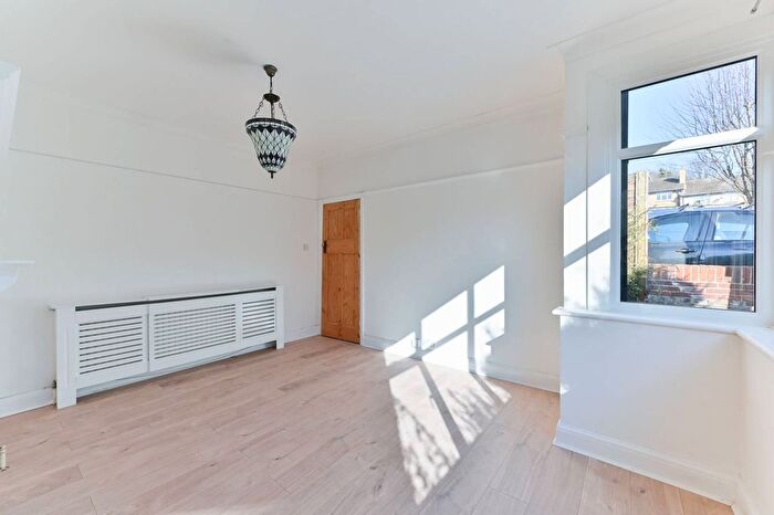 3 Bedroom Property To Rent In Pleydell Avenue, Crystal Palace, London, SE19