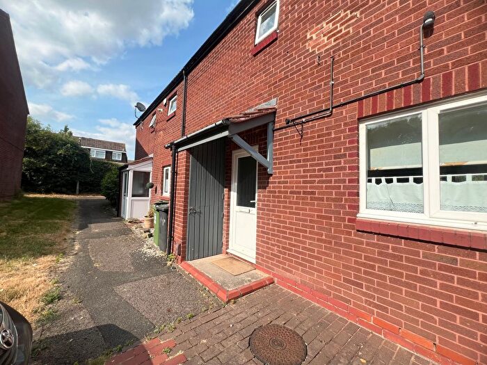2 Bedroom Property To Rent In Sandhurst Close, Redditch, B98