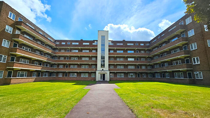 2 Bedroom Apartment To Rent In Anerley Park, London, SE20