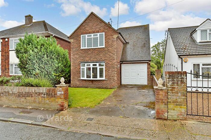 3 Bedroom Detached House For Sale In King Arthurs Drive, Rochester, Kent, ME2