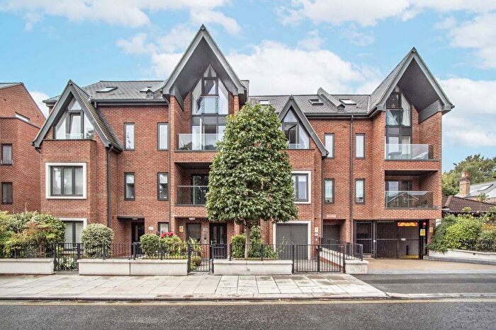 1 Bedroom Flat To Rent In Waldegrave Road, Teddington, Middlesex, TW11