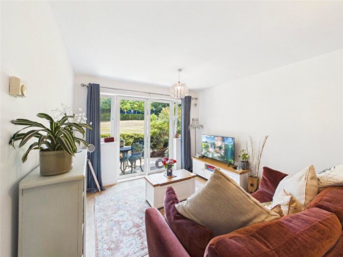 2 Bedroom Flat To Rent In Hawker Place, Walthamstow, E17