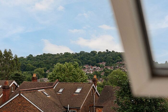 1 Bedroom Flat For Sale In Earlswood Road, Redhill, RH1