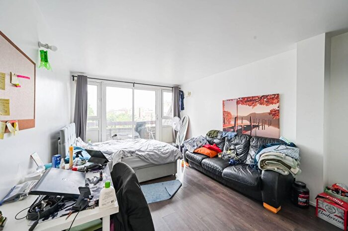 3 Bedroom Flat For Sale In Byng Street, Canary Wharf, London, E14