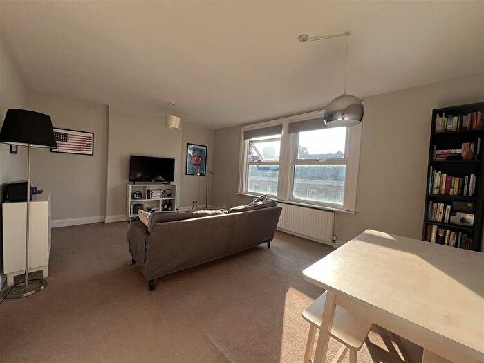 1 Bedroom Flat To Rent In Landor Road, London, SW9