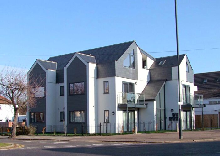 1 Bedroom Flat To Rent In Woodcotes, Leigh On Sea : Online Enquiries Only, SS9