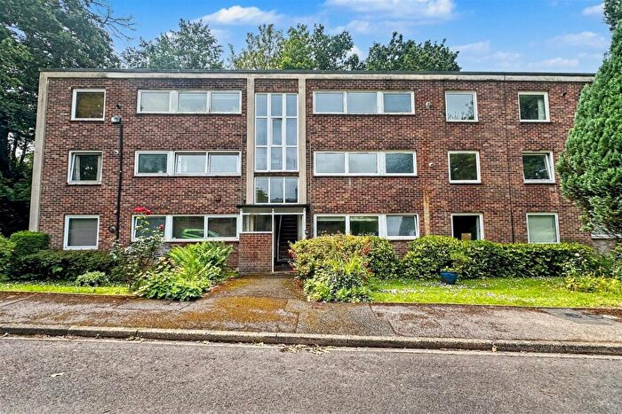 2 Bedroom Flat For Sale In Chandlers Ford, SO53