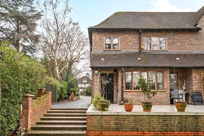 3 Bedroom Semi-Detached House To Rent In Purley Purley, CR8