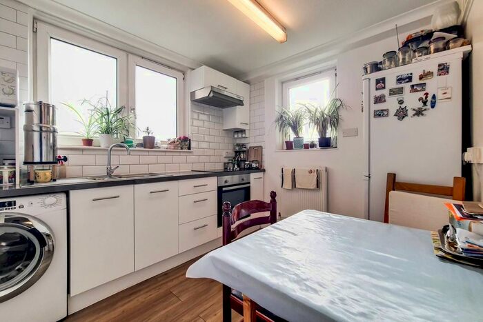 4 Bedroom Flat To Rent In .St. Matthew's Road, Brixton, London, SW2