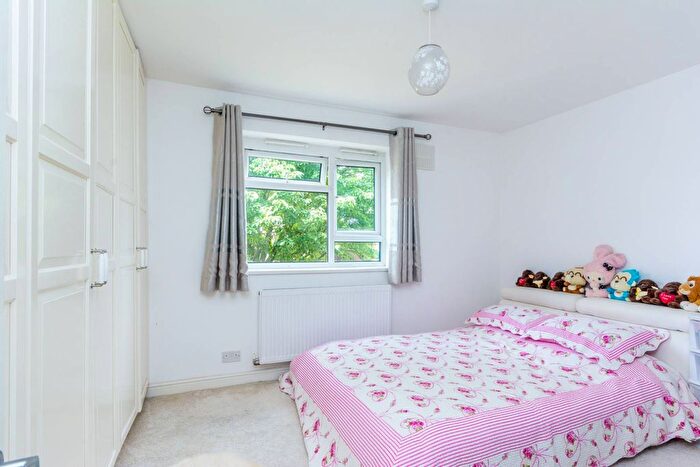 2 Bedroom Flat To Rent In Oxford Road South, Gunnersbury, London, W4