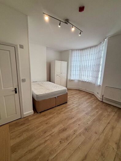 Studio To Rent In High Road, N22