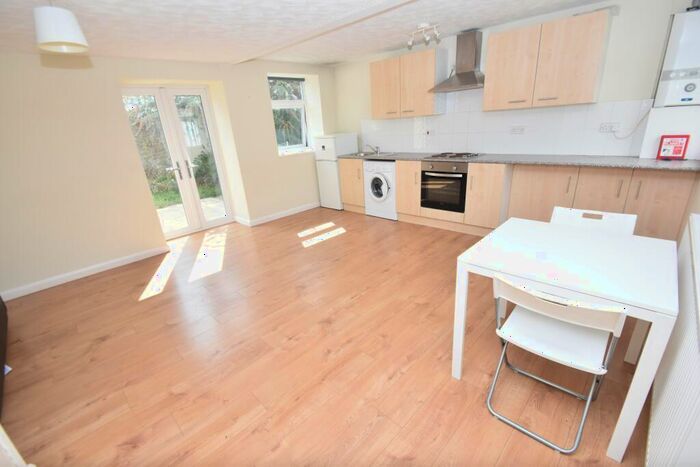 2 Bedroom Flat To Rent In Harriet Street, Cathays, Cardiff, CF24