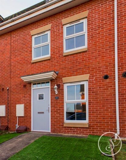 3 Bedroom Town House To Rent In Rivendale, Leeds, LS10