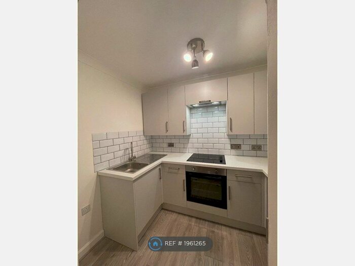 1 Bedroom Flat To Rent In George Street, Romford, RM1