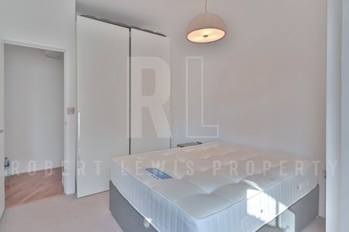 2 Bedroom Flat To Rent In Golders Green Crescent, London, NW11