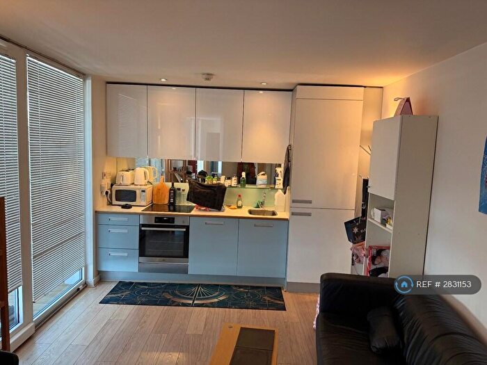 Studio To Rent In New River Avenue, London, N8