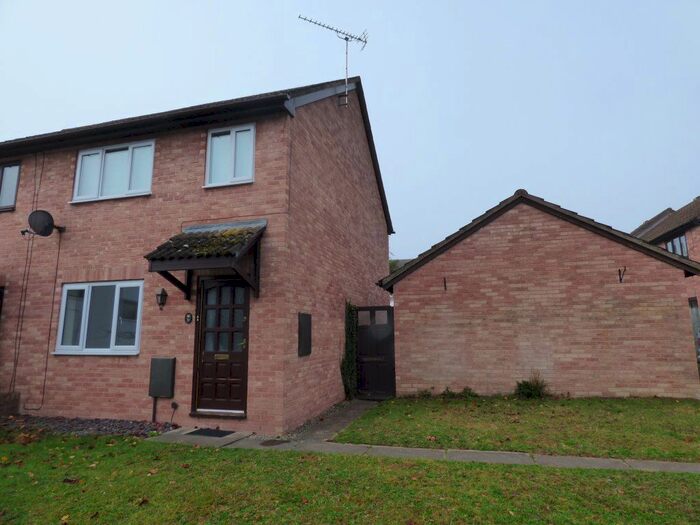 3 Bedroom Semi-Detached House To Rent In Eastholme Avenue, HR2