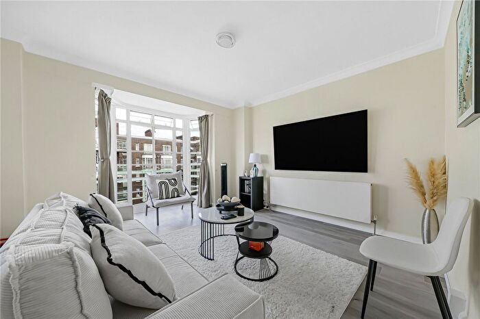3 Bedroom Flat To Rent In Gloucester Place, London, NW1