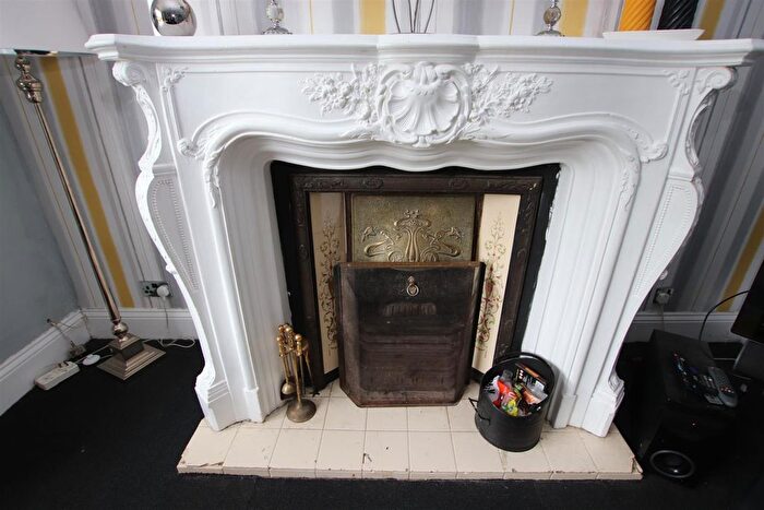 3 Bedroom Semi-Detached House For Sale In Willowfield Crescent, Bradford, BD2