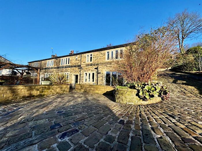 4 Bedroom Character Property For Sale In Copley Lane, Lower Skircoat, Halifax, HX3