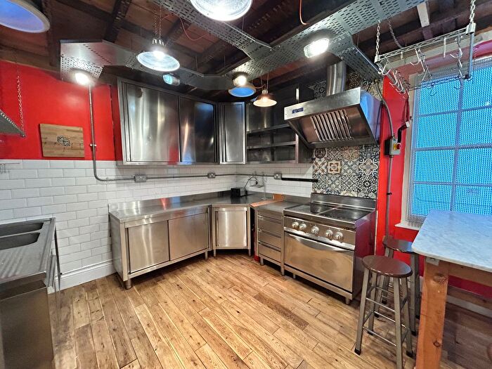 3 Bedroom Flat To Rent In Northumberland Place, Teignmouth, TQ14