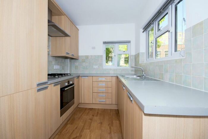 2 Bedroom Terraced House To Rent In Walton Crescent, Oxford, OX1